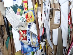 Carta e cartone ritirati il giovedì in Aprile per festività